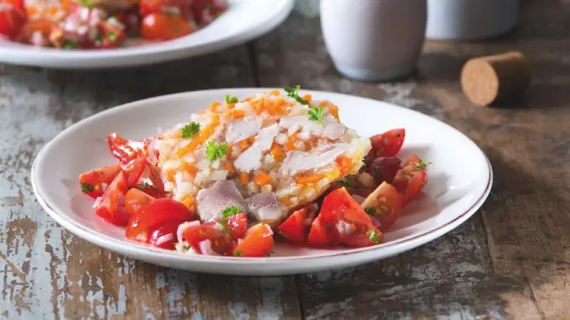 Kapr s rajčaty v aspiku