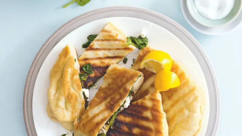 Kapsy se špenátem a fetou