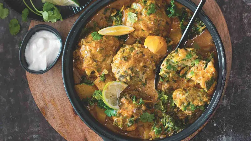 Kari s pórkovo-hráškovými knedlíčky