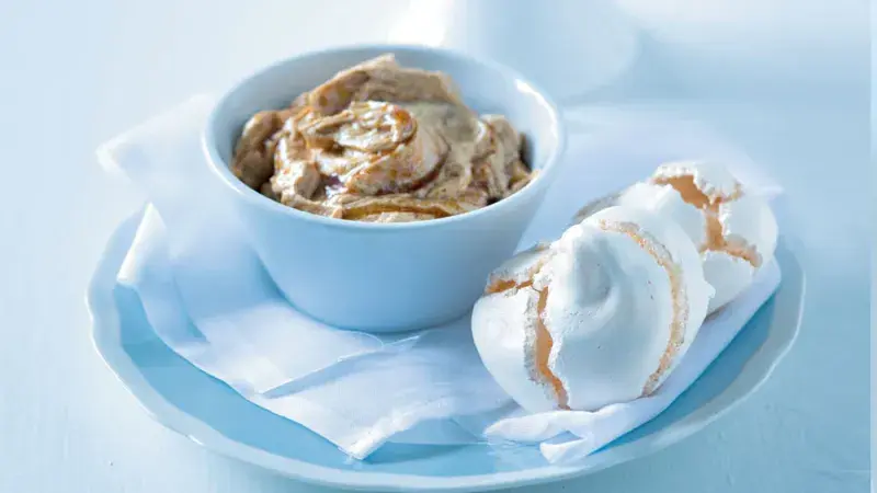 Kávovo-karamelový krém s pusinkami