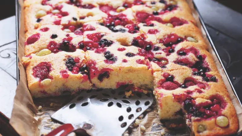 Koláč s drobným ovocem