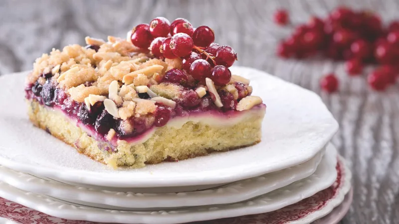 Rybízový koláč s mandlovou drobenkou