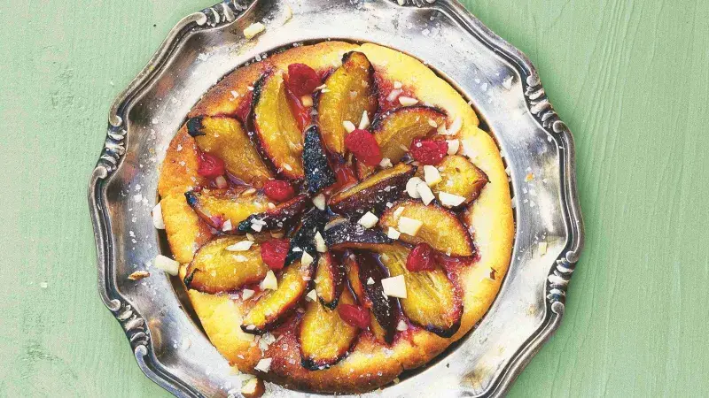 Křehký švestkový koláč