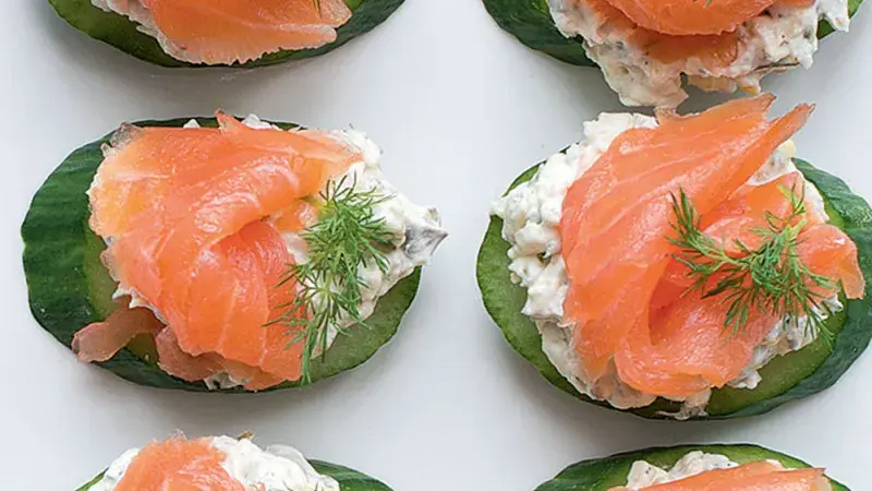 Okurková kolečka s lososem