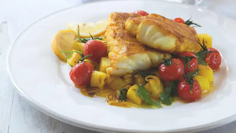 Kořeněná treska s bombajskými bramborami