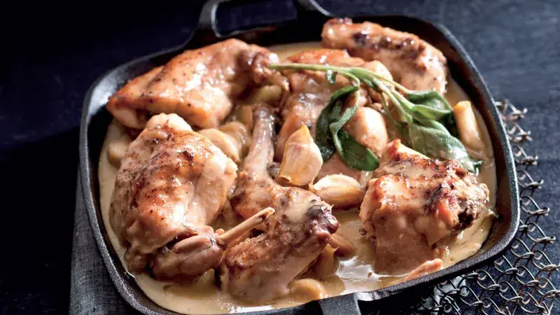 Králík na šalvěji a česneku