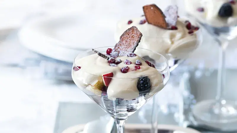 Ovoce s vinnou pěnou