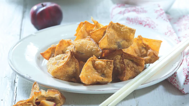 Křupavé taštičky won ton s blumami a vanilkovou omáčkou