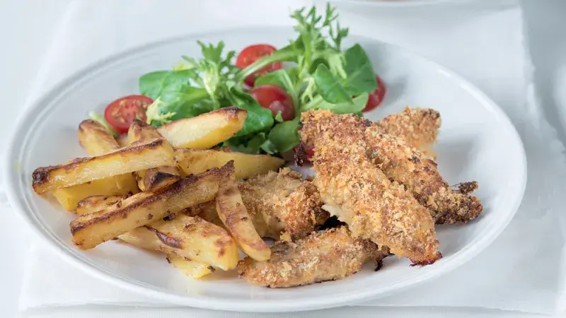 Sýrové krůtí miniřízečky s kořeněnými hranolky