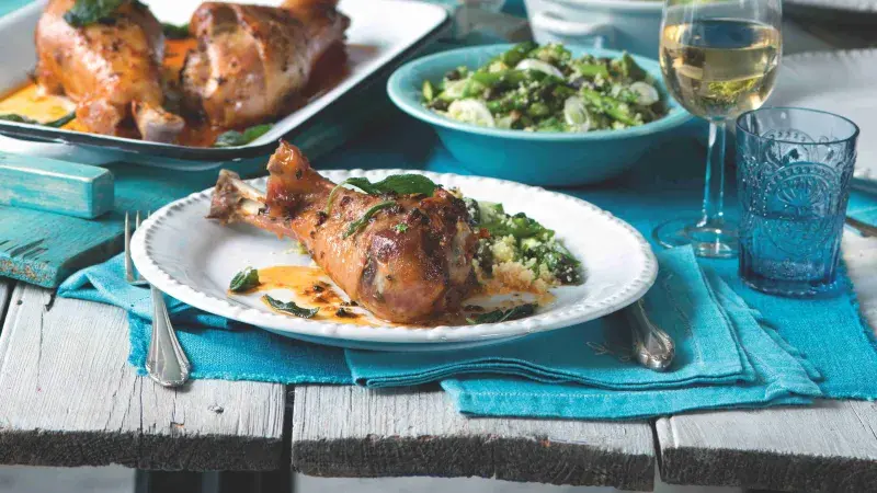 Krůtí stehna na šalvěji