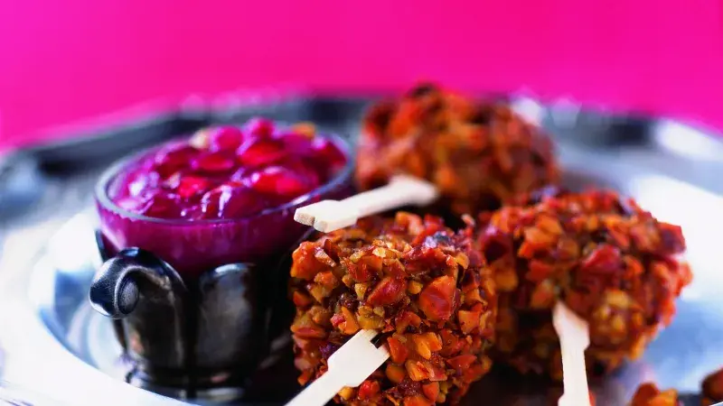 Skořicové kuřecí kostky s granátovou zavařeninou