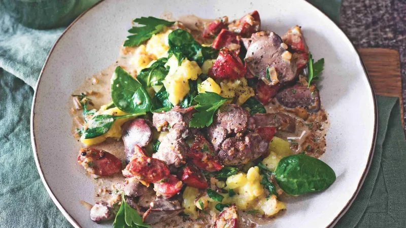 Kuřecí játra s chorizem & brambory