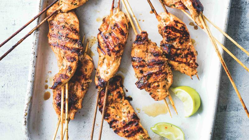 Kuřecí souvlaki v ostré jogurtové marinádě