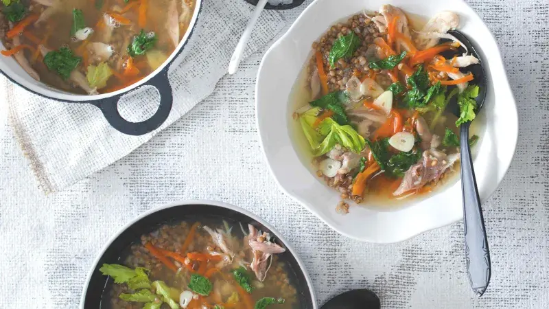 Kuřecí vývar s mátou a pohankou