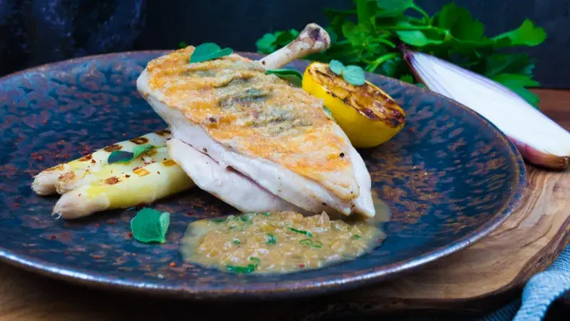 Kuřecí supreme s bylinkovým máslem a grilovaným chřestem