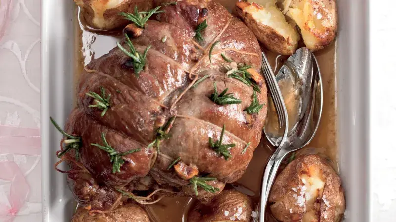 Kůzlečí pečeně s bramborami