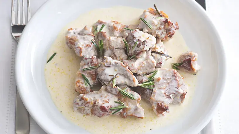 Kůzlečí ragú v mléce