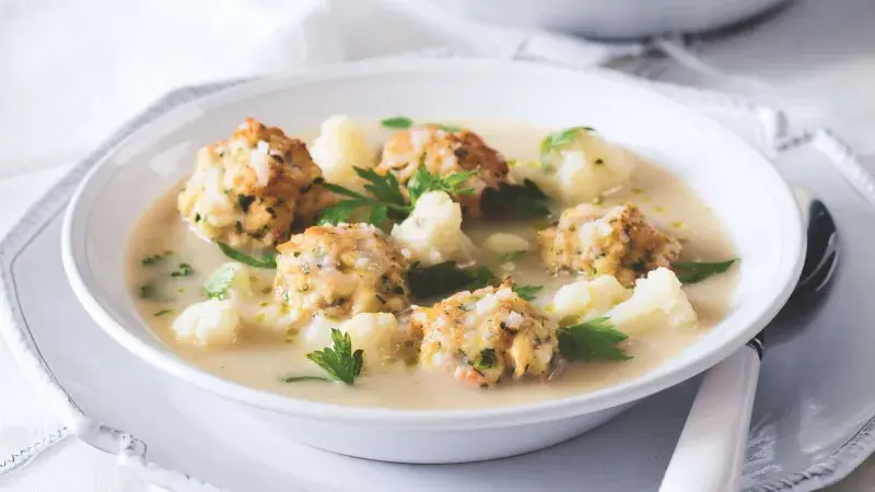 Květáková polévka s voňavými knedlíčky