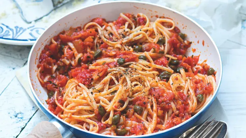 Linguine s krémovou rajčatovou omáčkou & kapary