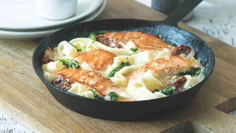 Losos v krémové omáčce s česnekem