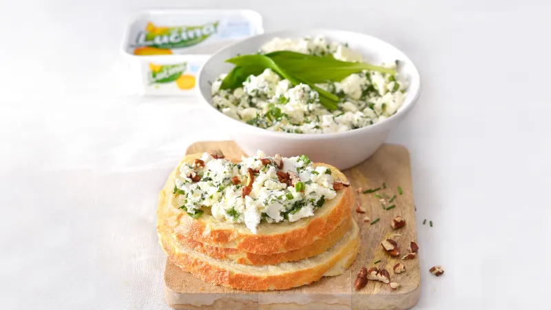 Pomazánka z Lučiny s medvědím česnekem a pažitkou