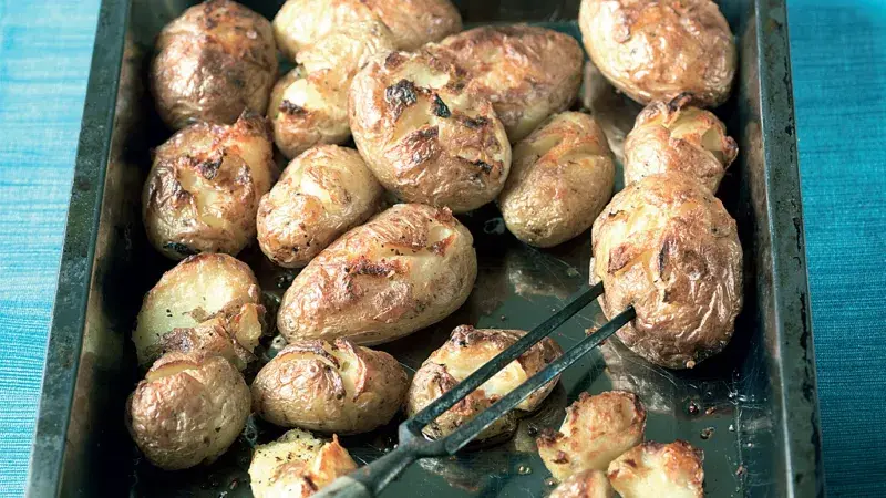 Mačkané brambory z plechu