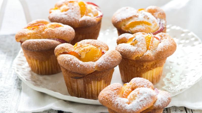Mandlové muffiny s meruňkami a broskvemi