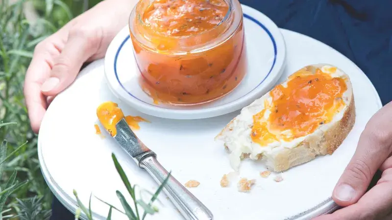 Meruňkový džem s levandulí