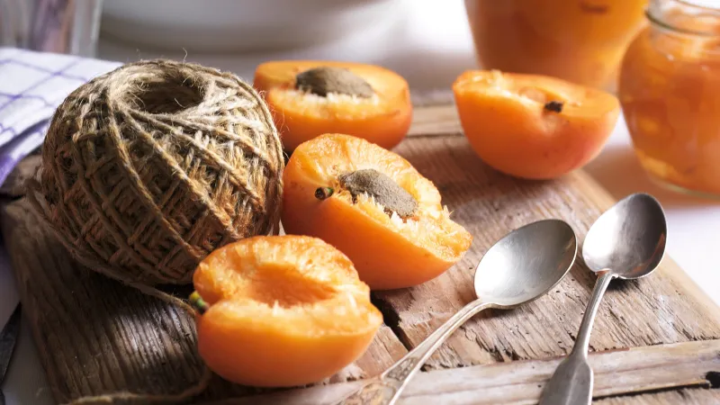 Meruňky ve vlastní šťávě