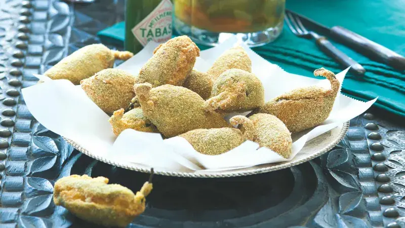 Papričky jalapeños se sýrem, obalované v polentě