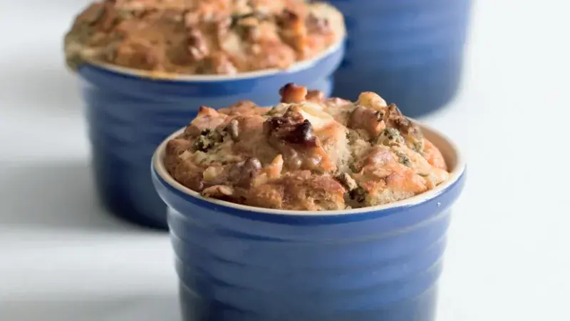 Muffiny s modrým sýrem a ořechy