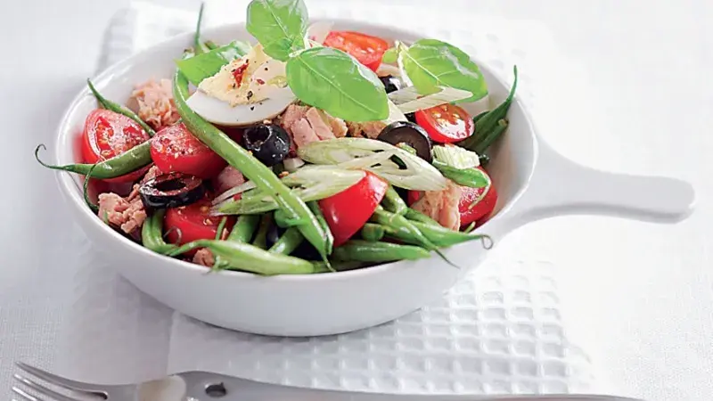 Nicejský salát se zelenými fazolkami a tuňákem