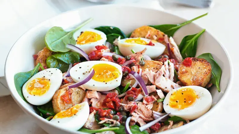 Teplý salát ve stylu Niçoise