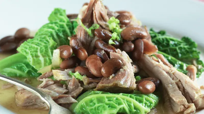 Noční vepřové s fazolemi