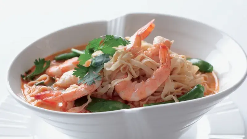 Nudlová polévka s krevetami