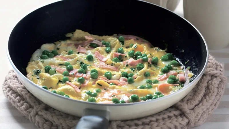 Omeleta s hráškem a šunkou