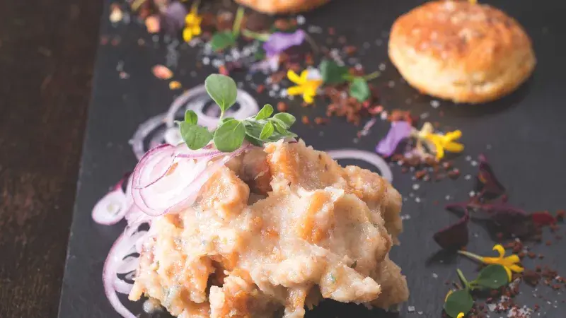 Pagáče se škvarkovou pomazánkou