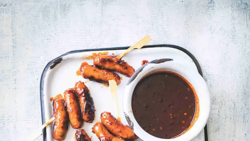 Párečkové špízy s medovo-harissovou glazurou