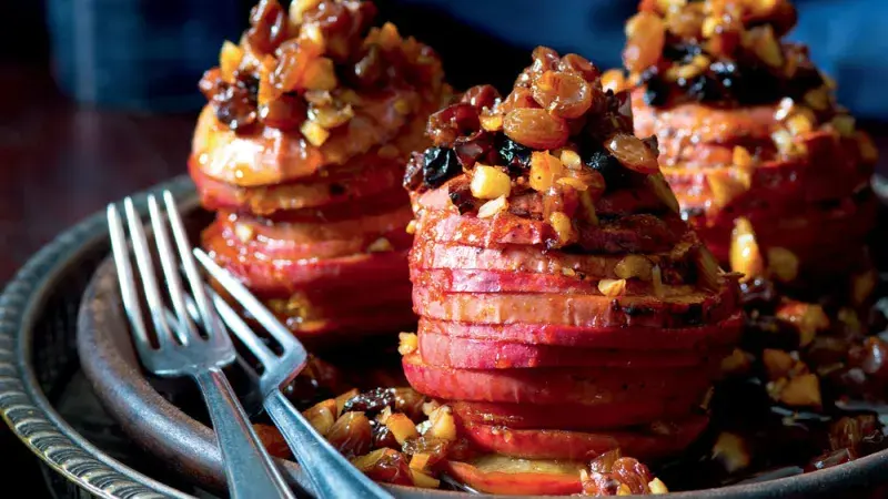 Pečená medová jablka s mandlemi a rozinkami