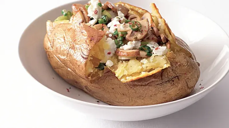 Plněné pečené brambory s houbami & fetou