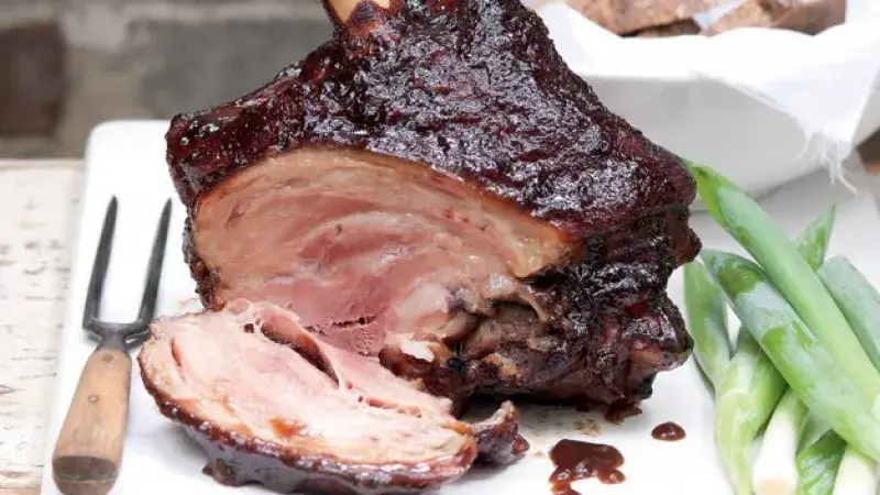 Pečené uzené koleno