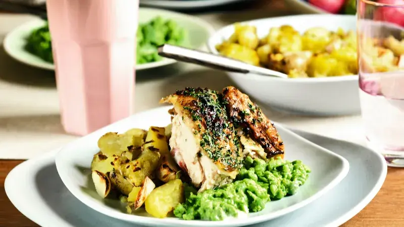 Pečené česnekové brambory