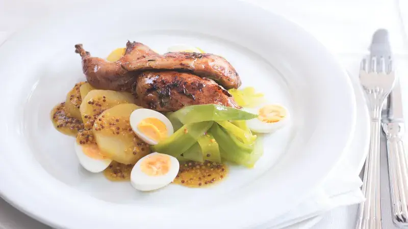 Pečené křepelky s pórkovými bramborami