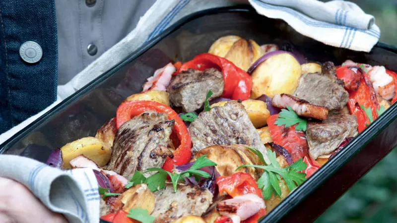 Pekáček s masem a bramborami