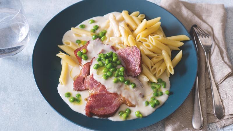 Penne s uzeným a křenovou omáčkou