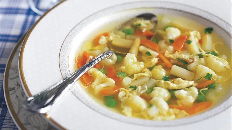 Pestrá zeleninová polévka