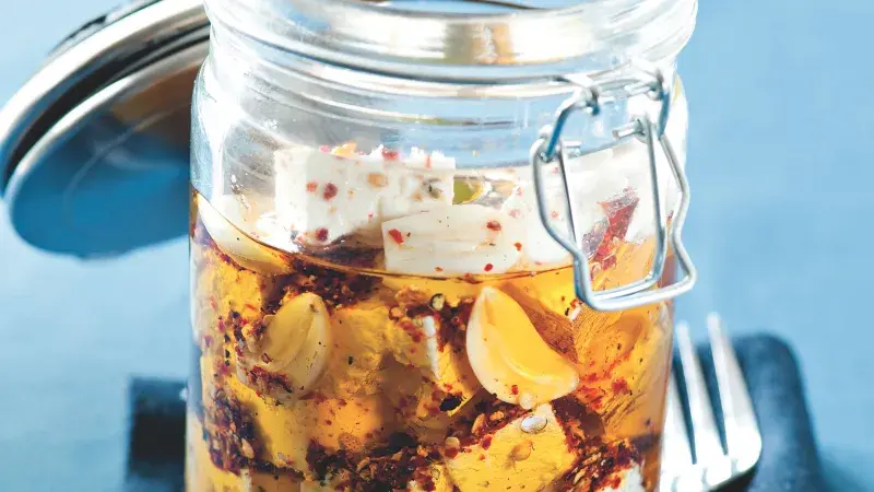 Pikantní nakládaný sýr