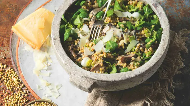 Pohanka se žampiony a polníčkem