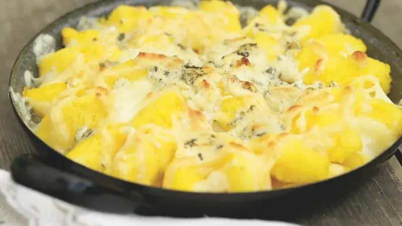 Polentové škubánky se čtyřmi druhy sýra