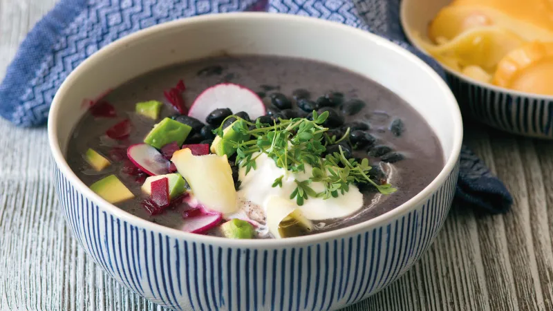 Polévka z černých fazolí
